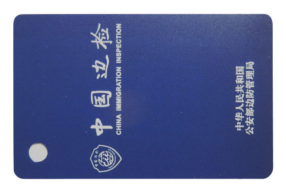 In thẻ UHF RFID 130X40mm Đọc đường dài 860 ~ 960MHz